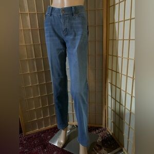 ALIA- indigo wash blue jeans. Straight legs.🧢🥿